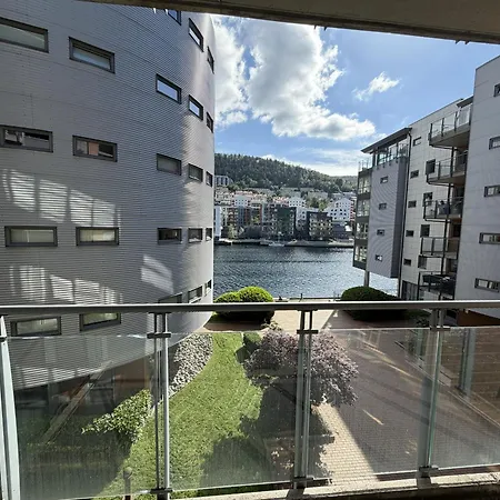 Modern Mohlenpris With Seaview Берген